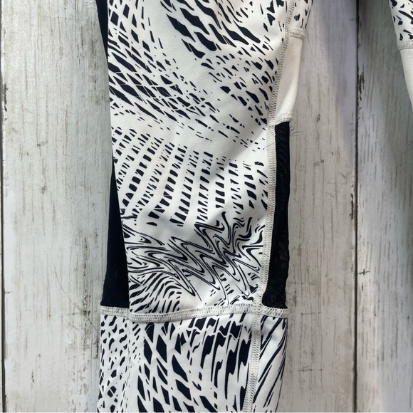 Workout Empire Arctic Snow Mesh Leggings Medium - Picture 3 of 8